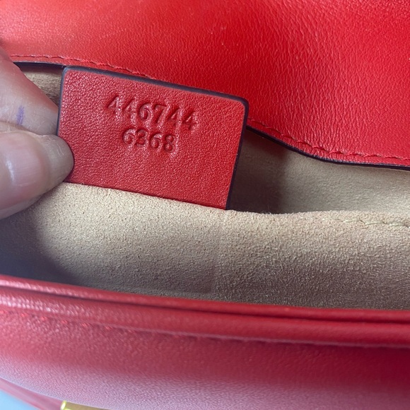 Gucci GG Marmont shoulder bag in deep red matelassé chevron nappa leather. - Picture 6 of 17